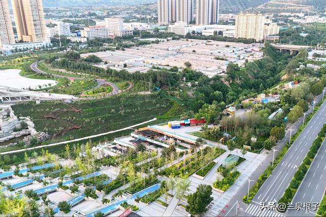 晨色里的兰州七里河彭家坪——都市文化休闲公园
