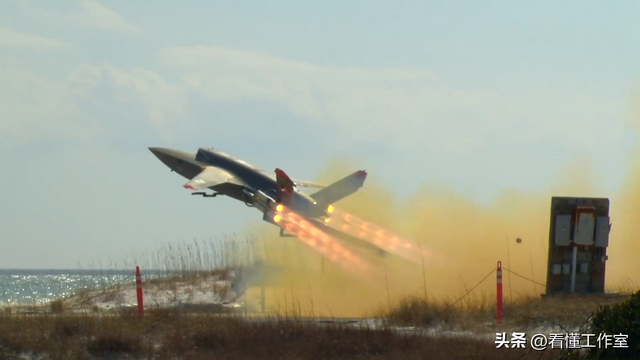 “无人版歼-20”横空出世！能超音速、能隐身的无人僚机上线