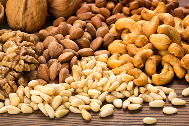 高血脂不能吃苹果？医生含泪苦劝：不想血脂堵塞，少吃这4种果蔬