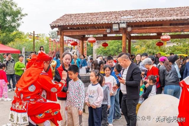 洪洞大槐树景区30余场表演嗨翻国庆假期