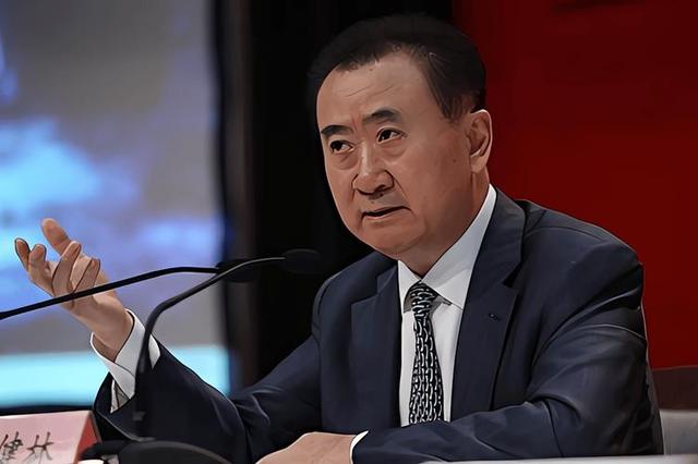 71岁王健林现身新疆，瘦成皮包骨，儿子王思聪本性难改又换新女友