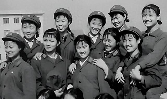 15岁入党，18岁和主席结婚，如今仍健在，却几乎不露面
