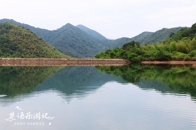 宁波奉化的网红乡村，门前清溪与4个水库连成玩水线，值得游玩
