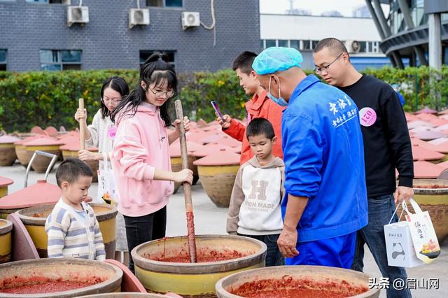 东坡文化牵线 文旅融合生金 ——记“2025长江之恋 三城有囍——‘嘉唐’千里婵娟·缘起东坡”活动