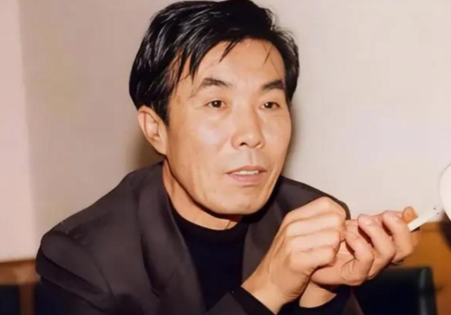 一级演员闫学晶塌房，她做错了两件事