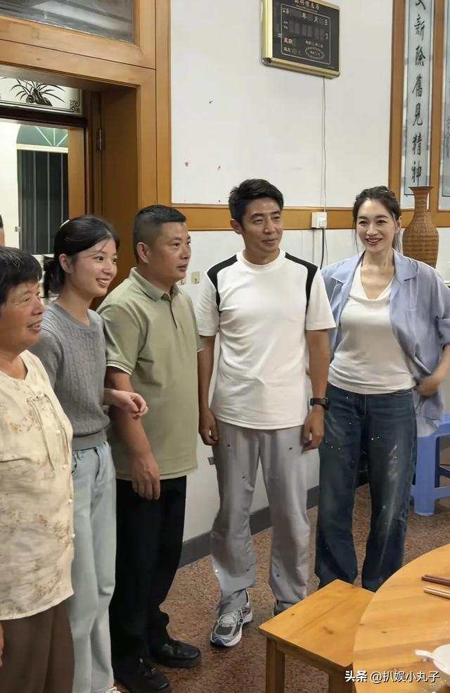 李小冉快50岁了还这么丰满，瘦却很有料，让人好奇她是怎么做到的