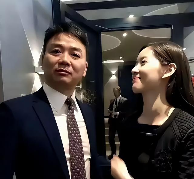 婚变传闻真相大白不到半月，章泽天高调官宣喜讯，终于等到这一天