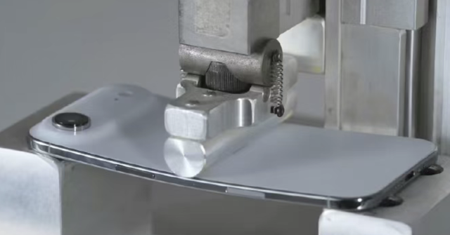 iPhone 17 Pro 系列刮擦测试出炉，把果粉整无语了