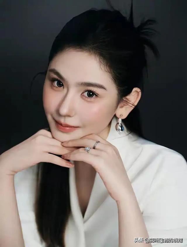 江苏徐州大学一校花,眉清目秀,温婉如玉,美到犯规,太迷人了