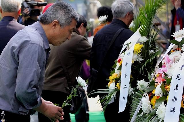 中国将迎来 “死亡高峰期”：一代人集体老去，人口天平彻底倾斜