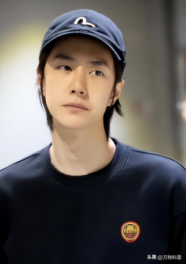 钱再多有什么用？28岁王一博手滑坠海，才懂陈道明那番话的含金量