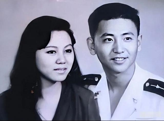 2001撞机事件中的美国EP3在海南机场被分解全过程