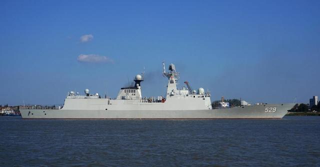 南海发生激烈对峙，黄岩岛突现072登陆舰队：中方做好最坏打算了