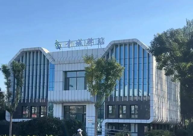 沪上阿姨青城驿站拍出“大片”，网友：这什么情况？