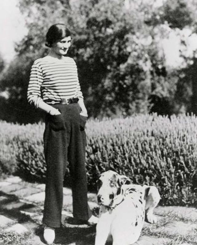 11岁丧母一生未嫁，从酒馆卖唱到百亿帝国，她才是女性逆袭教科书