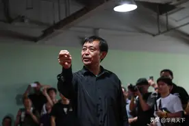 马保国捐了一万元，打了多少人的脸？开玩笑不在乎，遇大事不糊涂图片