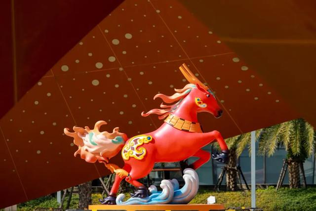 “骐骥泽泽”亮相东海四朵金花广场，等你来打卡！