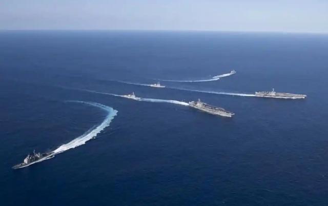 中美舰艇发生激烈对峙！外军突然冲向解放军，结果下一刻变老实了