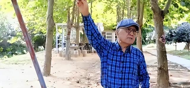 79岁李保田现状：定居山东衰老明显，儿子李彧太像父亲的“翻版”