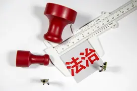 2024劳动法：单位如果有“这两种”行为，员工可要求赔偿2倍工资图片
