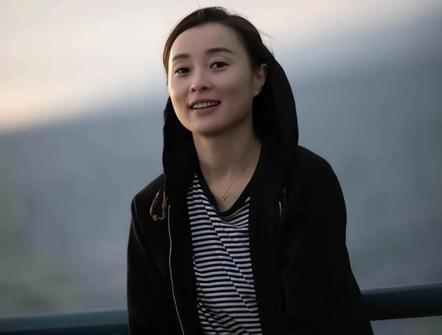 整容脸又来霍霍央视谍战剧？呆板僵硬、一脸苦相，难怪观众不买账