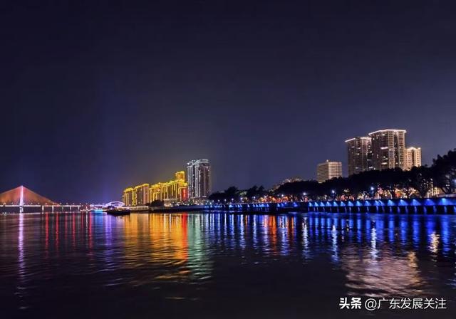 打卡汕头轮渡 邂逅“海上生明月”