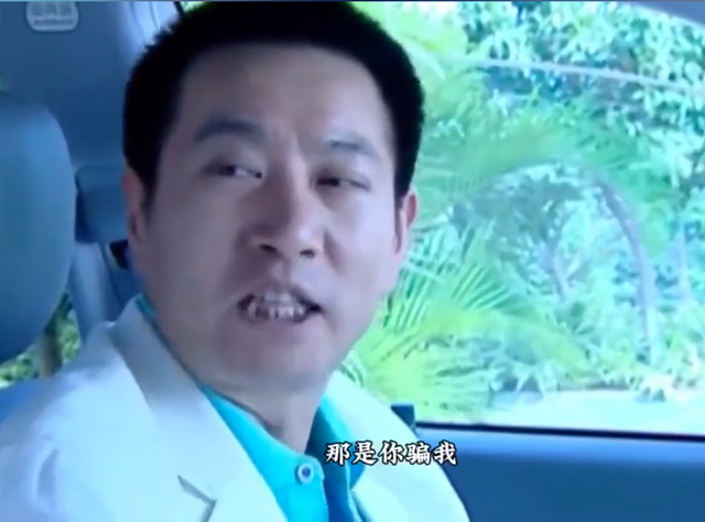 55岁姚刚现状：一生无妻无子，买千万豪宅一个人住，发福后更帅了