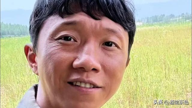 怪不得宋家腾能这么火，看看他妻子是谁就知道了，娶个贤妻旺三代