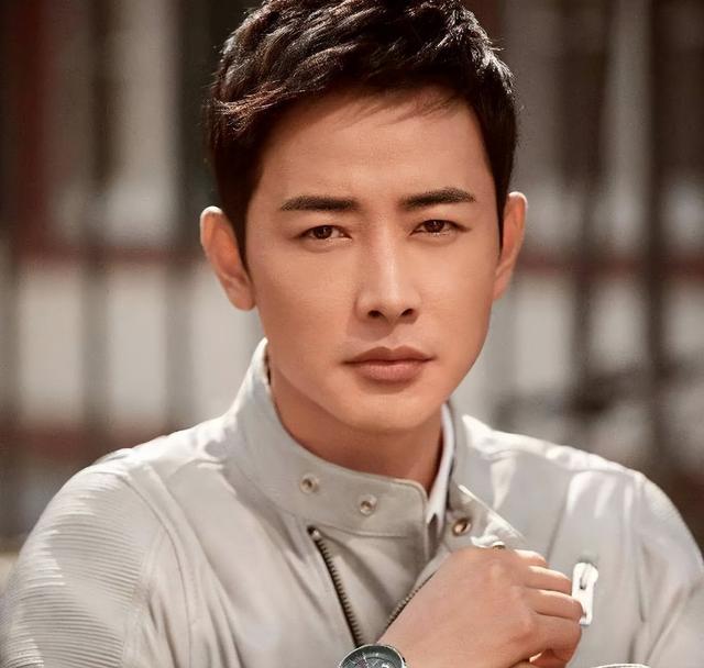 罗晋在八宝山为父亲办告别仪式，没回江西	，罗父在老家是大领导