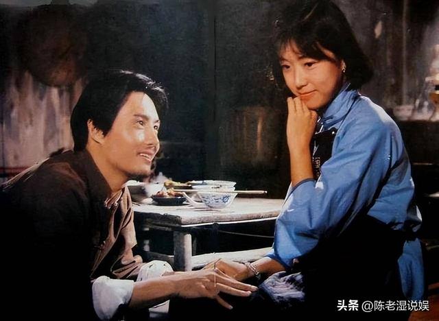 他被谢霆锋打成重伤，发妻6次流产绝情离开，如今街头卖卤肉为生