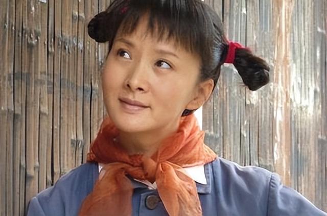 吃里扒外！定居美国13年，回国捞金惨遭“驱逐”，52岁活成了笑话