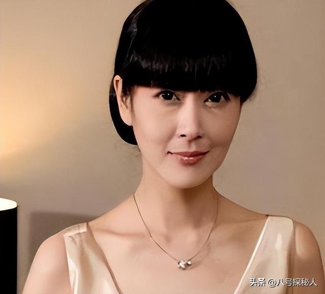 结婚10年被丈夫出轨8次！最后出轨蒋勤勤，年仅43岁抑郁烧炭自尽