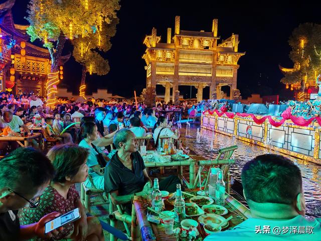 云梦：七夕祥云湾 光影织鹊桥