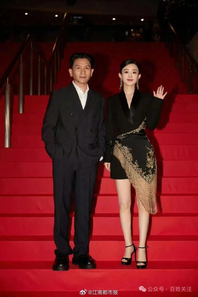 男演员冯绍峰被曝新恋情，女方是中戏才女周麟嘉，神似赵丽颖
