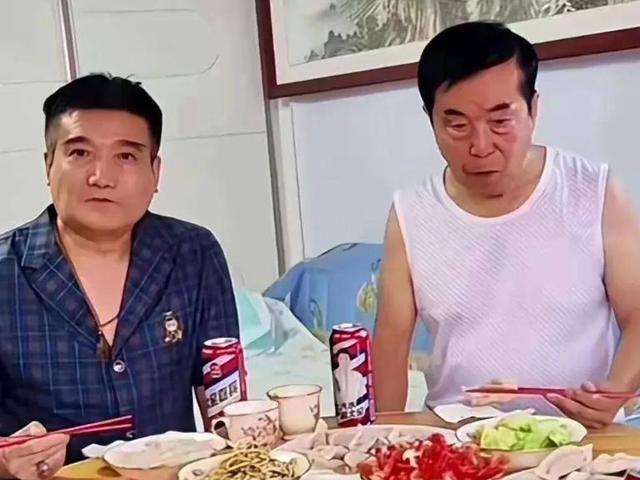 哭穷风波刚9天	，何庆魁儿子曝闫学晶猛料被扒，77岁老父亲被牵连