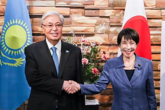 高市早苗签14项协议拉拢哈萨克斯坦，托卡耶夫却悄悄留了一手