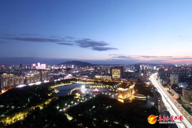 来自乌鲁木齐的浪漫！整座城市都在发光