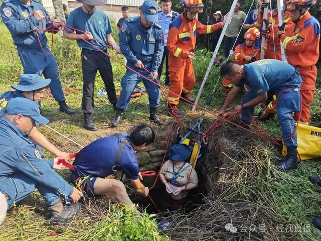 48岁女子坠废井54小时	，身上爬满蛇，被咬也不敢动，医生：双侧肋骨骨折	，前臂被蛇咬伤