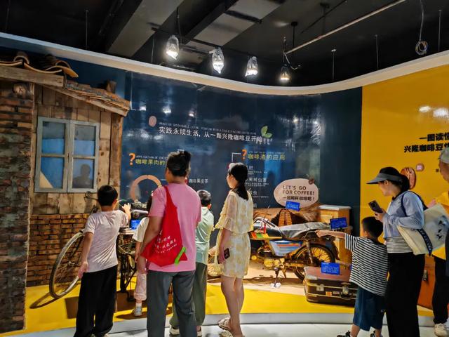 三场大赛嗨到年底！跟着冲浪赛游万宁，在暖冬里重温夏日