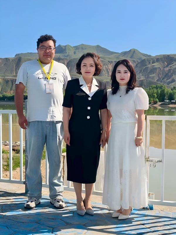 著名诗人在青海：海东