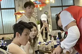 痞幼与梅尼耶云台山吃饭被认出,网红真实面貌令人震惊！这还能火图片