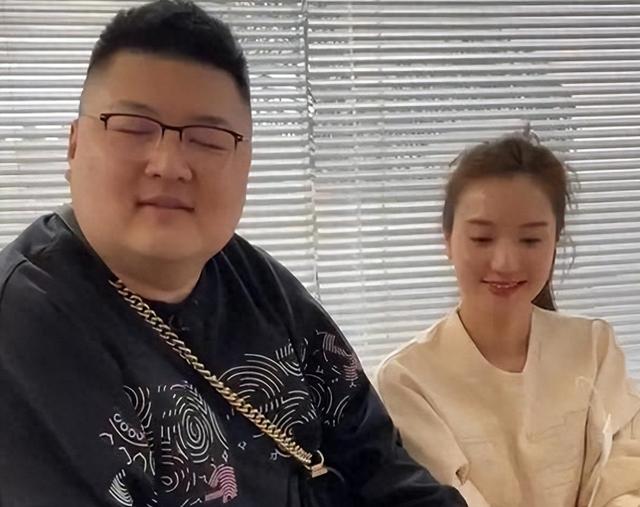 离婚真相曝光仅2个月，前妻高调官宣好消息	，撕碎了猴哥仅剩体面