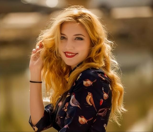 乌克兰姑娘来中国旅游，回国哭3天,坦言乌克兰与中国差距一目了然