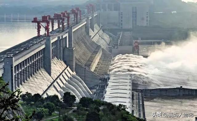 三峡大坝 “账本” 曝光：运行了 20 余年，2500 亿投入如今回本了吗？