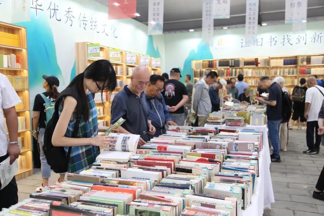 全面升级扩容！2025“我与地坛”北京书市启幕，逛起来→