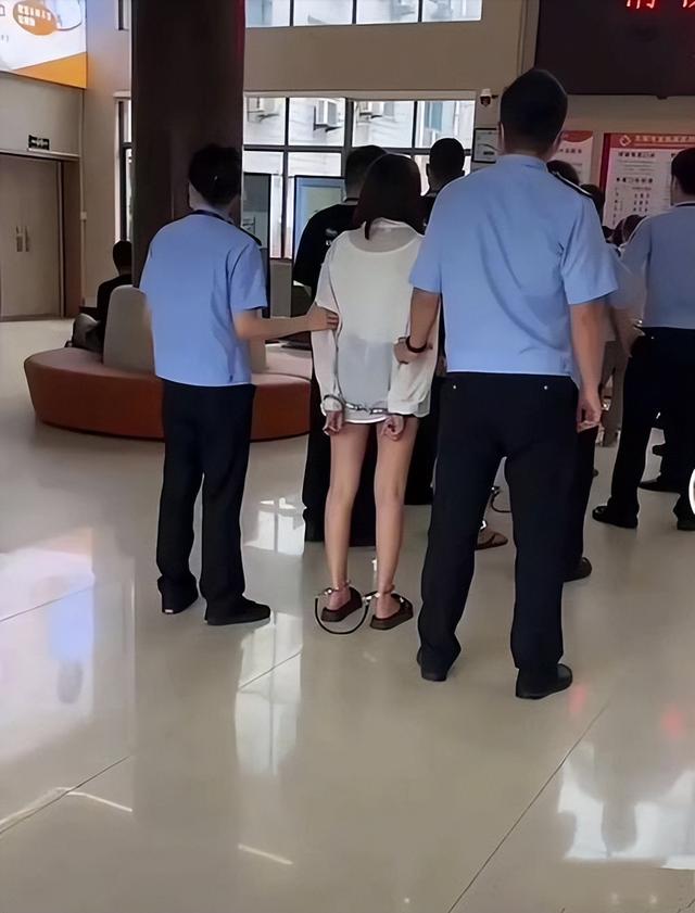 泰国发达旅游业的灰色产业链，深受白人“乞丐”欢迎