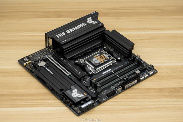 上上代的老i7还在战斗？R7 9700X vs i7 14700KF游戏测试