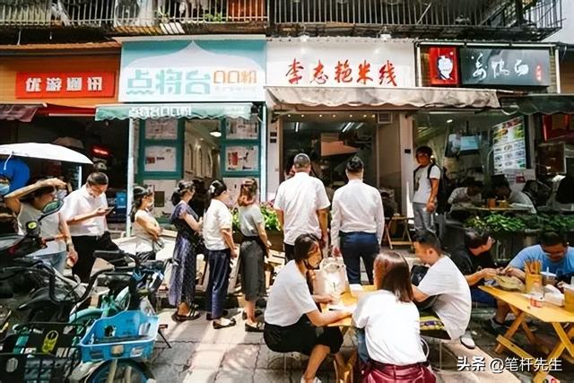不要预制要现炒，年轻人逃离高端餐饮，吃爆“苍蝇馆子”