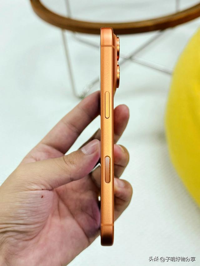 李楠喊话安卓厂商：别碰瓷iPhone 17 Pro Max，你们真的搞不定！