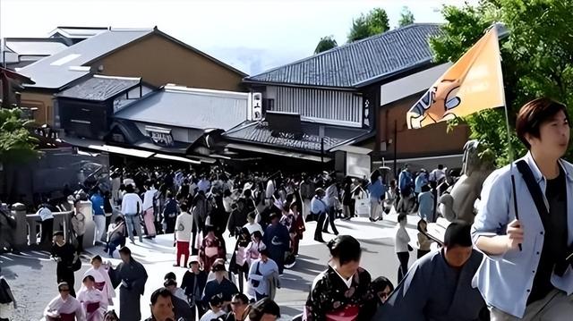 大量日本游客涌入北京，打着旅游幌子不去旅游不吃美食，为啥来？